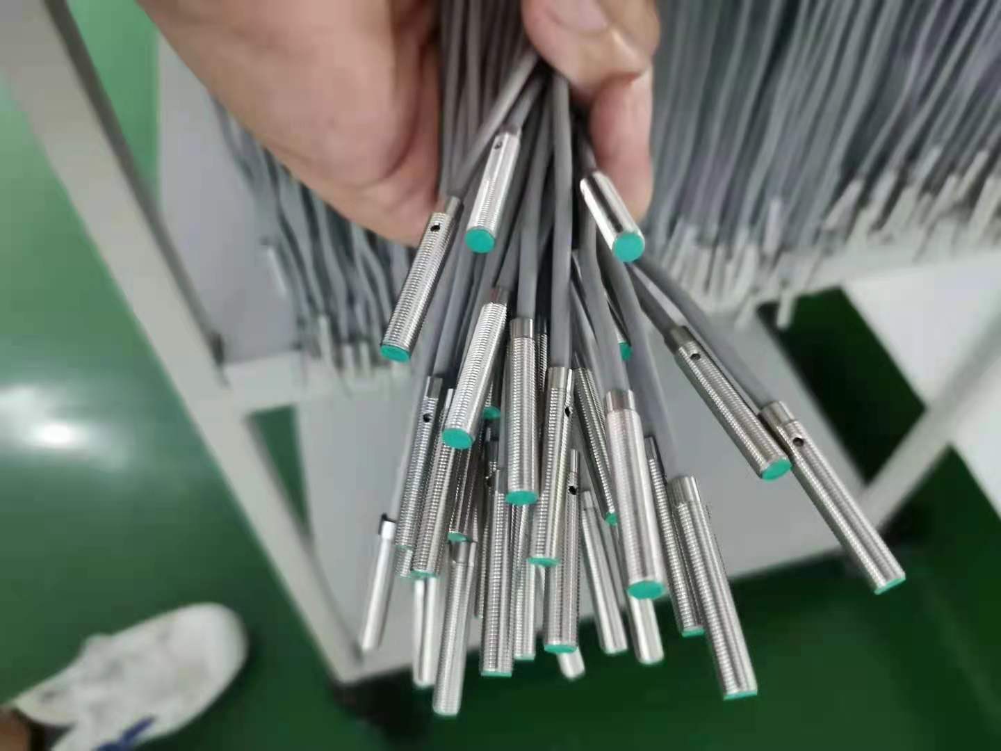 三线有源电感式接近开关接线的口诀你知道吗 三线有源电感式接近开关接线的口诀你知道吗